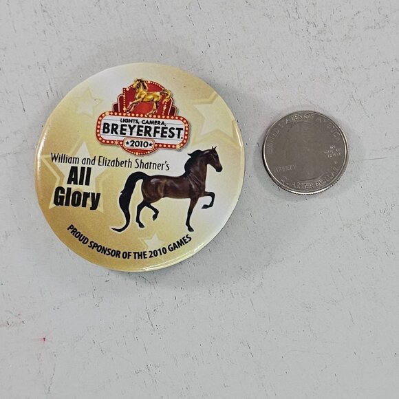 Breyer 2010 Button Pin Lights Camera Breyerfest All Glory - Picture 3 of 4